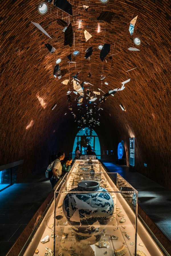 Comment les motifs de la céramique chinoise ont-ils influencé l'art occidental ?