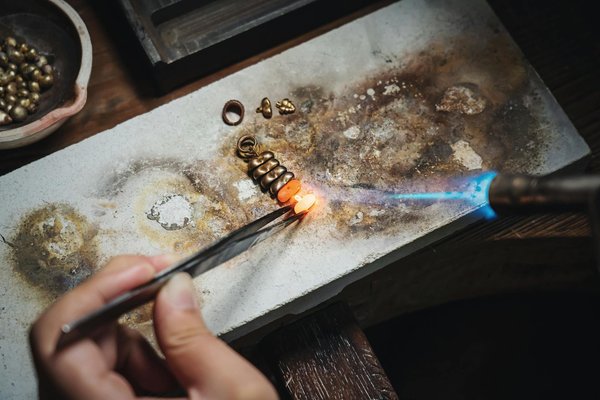 Quels sont les secrets pour créer un atelier de fabrication de bijoux en argile polymère?